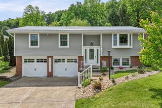 40 Moraine Rd, Plum Boro, PA 15239