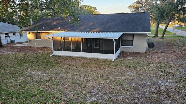 372 E BEACH STREET, Groveland, FL 34736