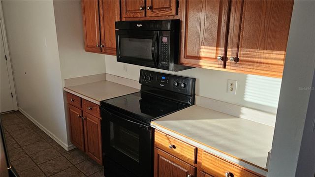 372 E BEACH STREET, Groveland, FL 34736