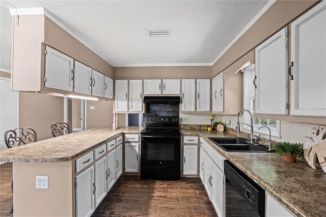 212 Valley Road, Chickasaw, AL 36611
