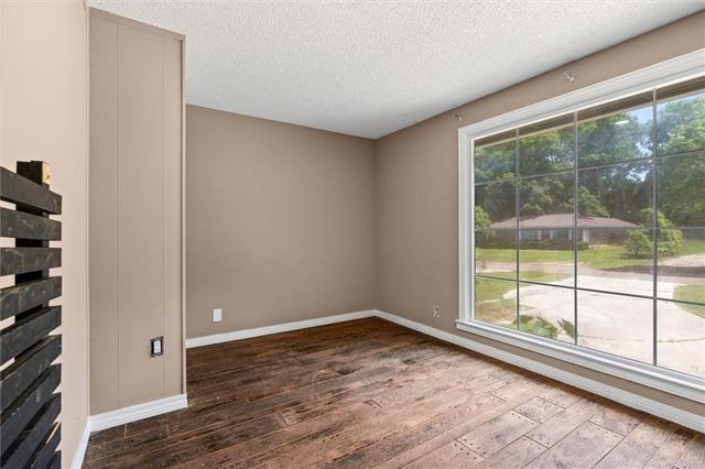 212 Valley Road, Chickasaw, AL 36611