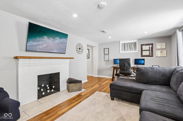 4200 E 71st Street, Indianapolis, IN 46220