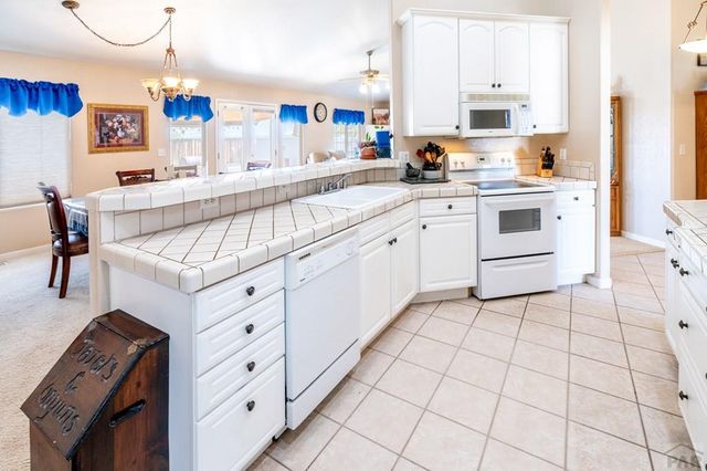 603 E Tanager Dr, Pueblo, CO 81007