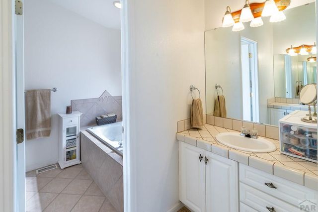 603 E Tanager Dr, Pueblo, CO 81007