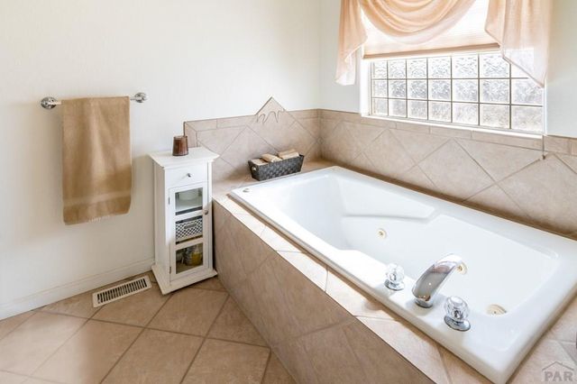 603 E Tanager Dr, Pueblo, CO 81007