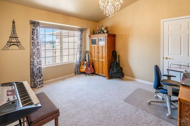 603 E Tanager Dr, Pueblo, CO 81007