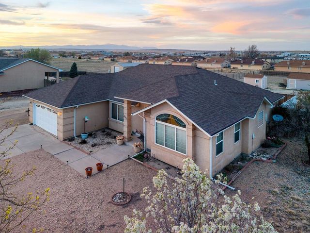 603 E Tanager Dr, Pueblo, CO 81007