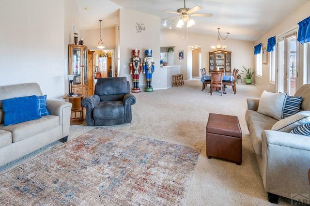 603 E Tanager Dr, Pueblo, CO 81007