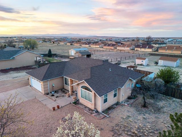 603 E Tanager Dr, Pueblo, CO 81007