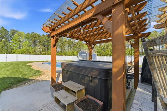 106 Arrow Head LN, Moyock, NC 27958