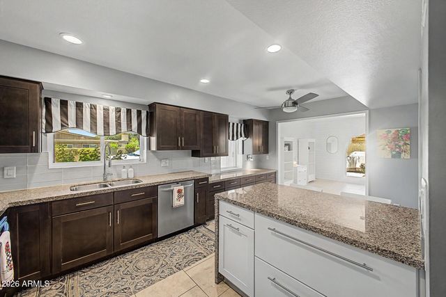 7335 N 11TH Street, Phoenix, AZ 85020