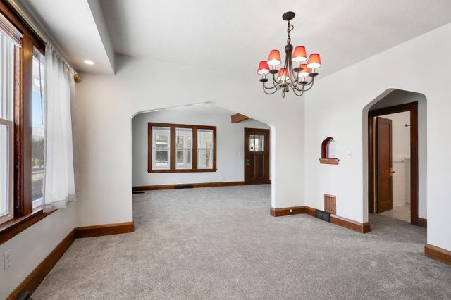 1302 Reaney Avenue, Saint Paul, MN 55106
