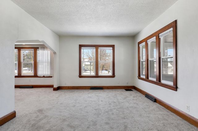 1302 Reaney Avenue, Saint Paul, MN 55106