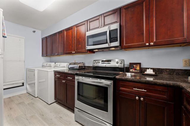7700 Seawall Boulevard 308, Galveston, TX 77551
