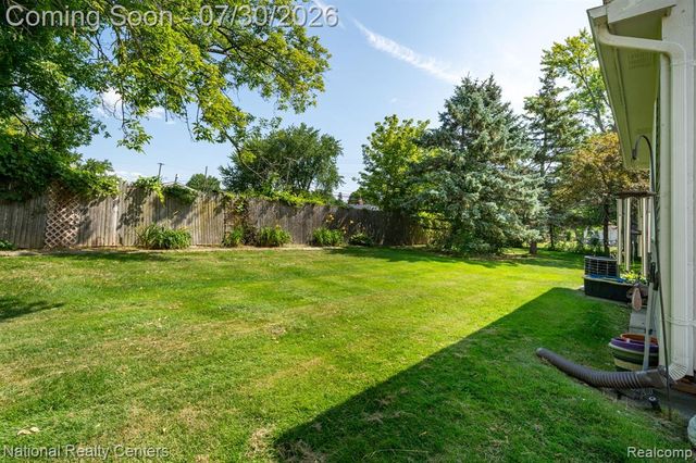 19337 Mandarin Drive, Roseville, MI 48066
