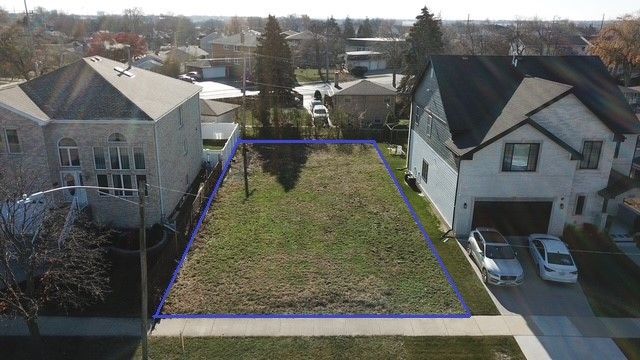 8817 Congress Park Avenue, Brookfield, IL 60513