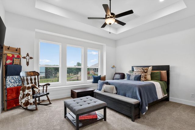 301 McMillian DR, Liberty Hill, TX 78642