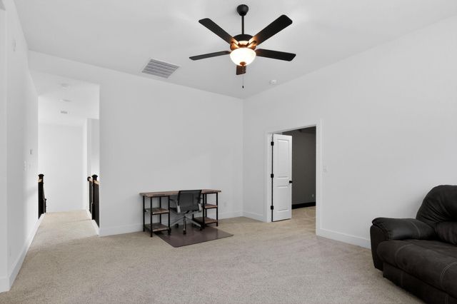 301 McMillian DR, Liberty Hill, TX 78642