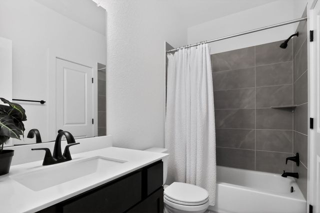 301 McMillian DR, Liberty Hill, TX 78642