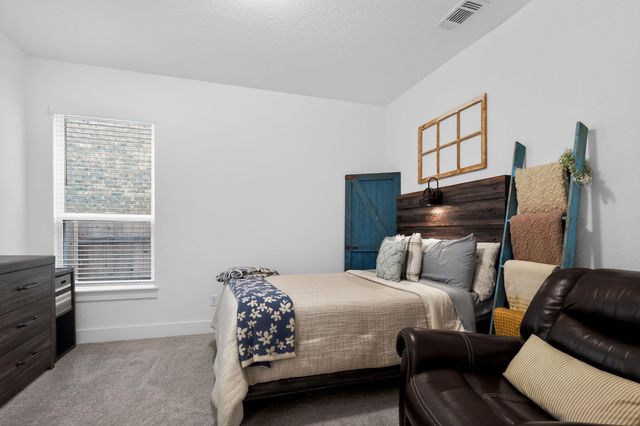 301 McMillian DR, Liberty Hill, TX 78642