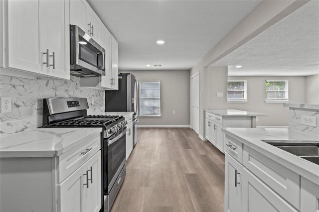 1006 S Shepherd Drive, Baytown, TX 77520