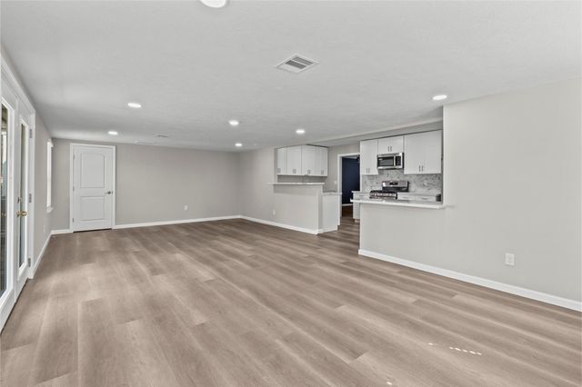 1006 S Shepherd Drive, Baytown, TX 77520