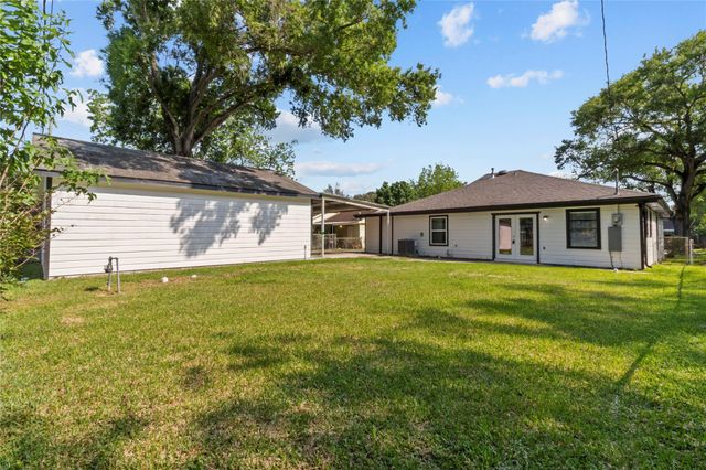 1006 S Shepherd Drive, Baytown, TX 77520