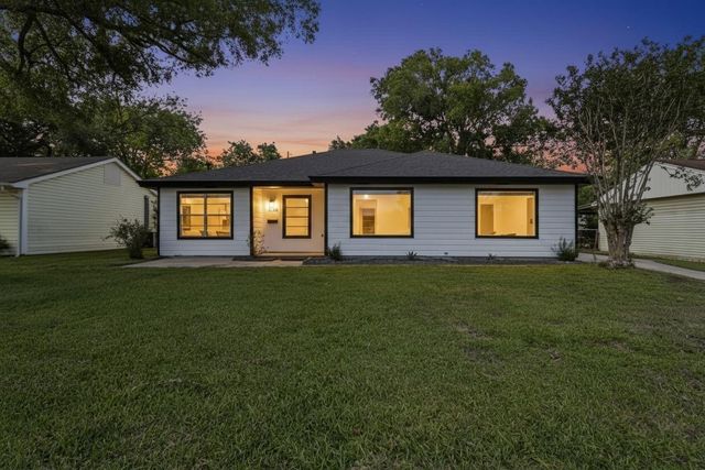 1006 S Shepherd Drive, Baytown, TX 77520