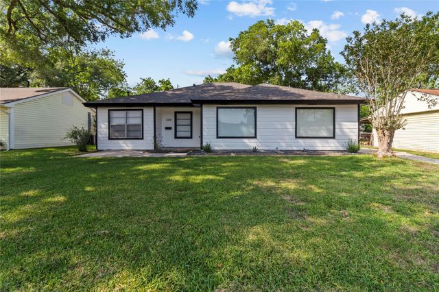 1006 S Shepherd Drive, Baytown, TX 77520