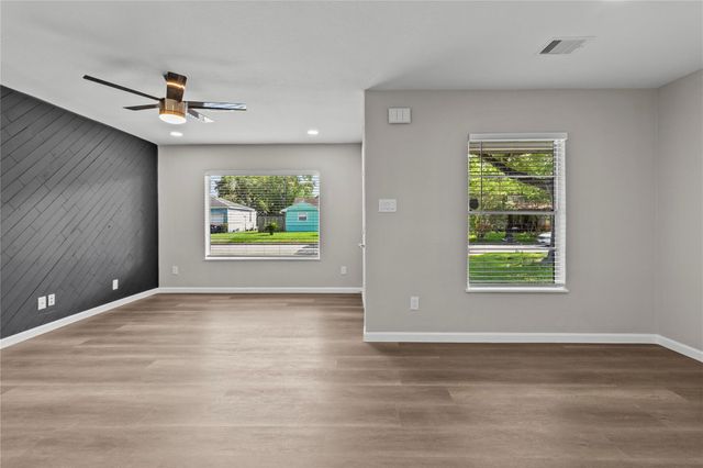 1006 S Shepherd Drive, Baytown, TX 77520