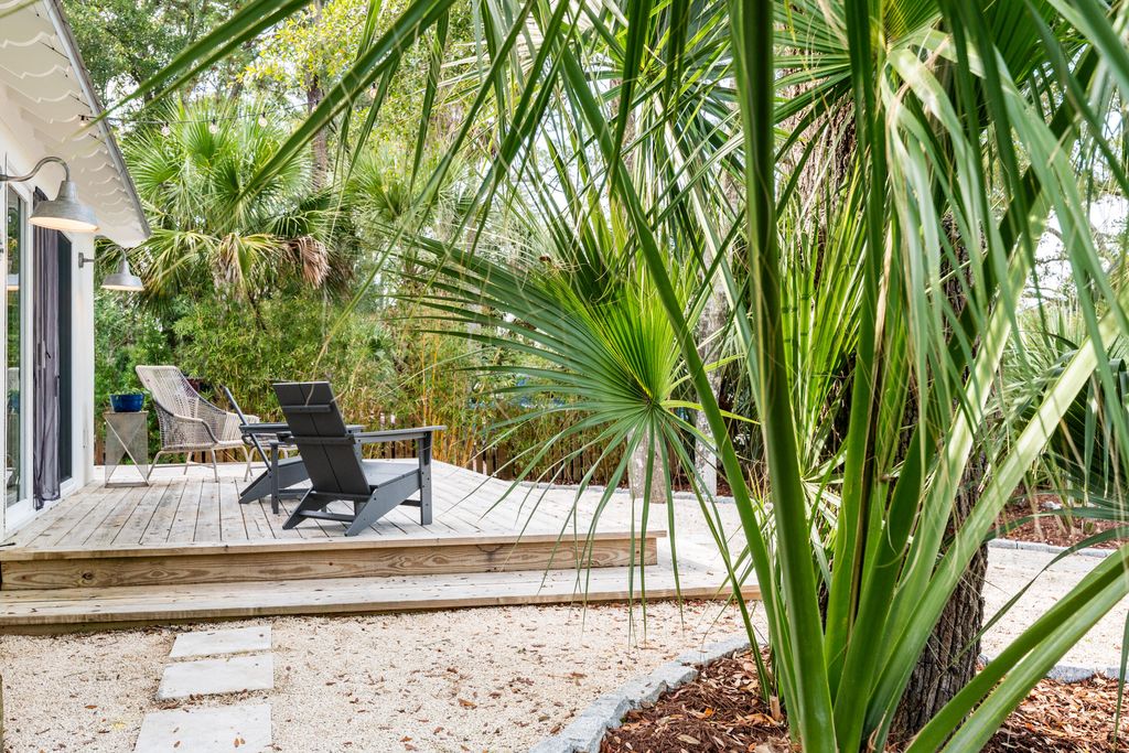 Image 10 of property listing at 1 Red Sunset Lane, Folly Beach, SC 29439