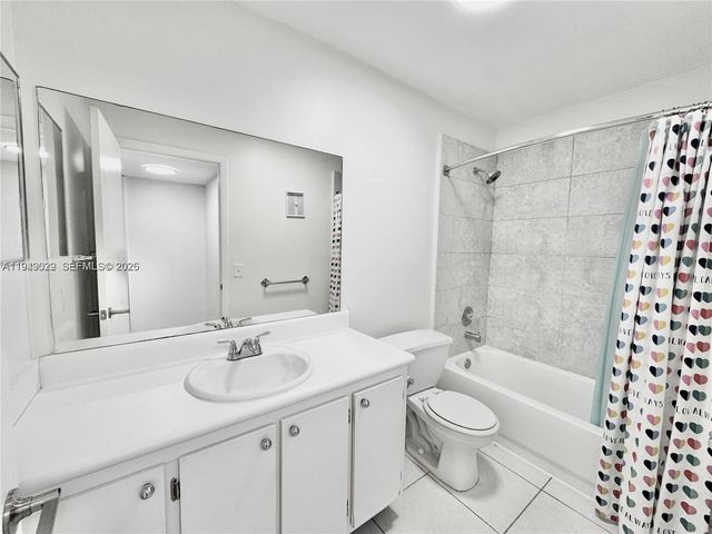 9411 S Belfort Cir 208, Tamarac, FL 33321