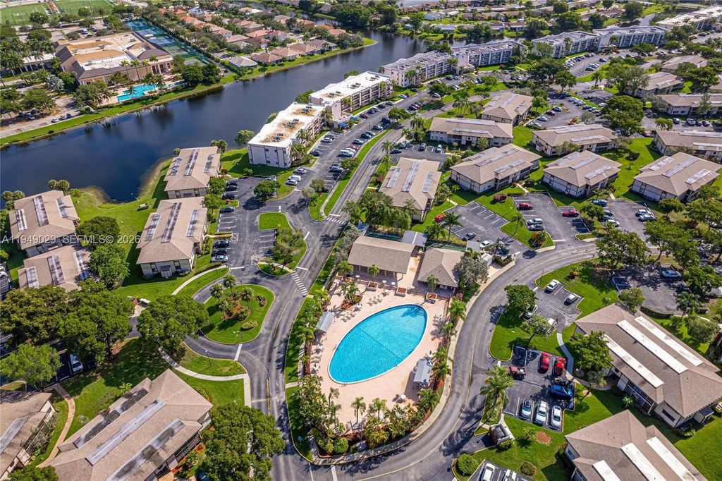 9411 S Belfort Cir 208, Tamarac, FL 33321