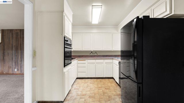 2457 Ramona St, Pinole, CA 94564