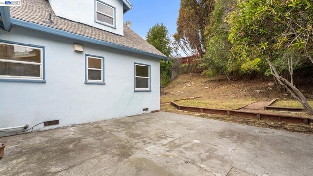 2457 Ramona St, Pinole, CA 94564