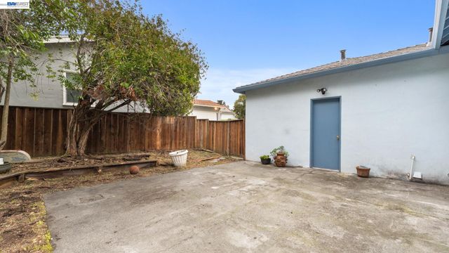 2457 Ramona St, Pinole, CA 94564
