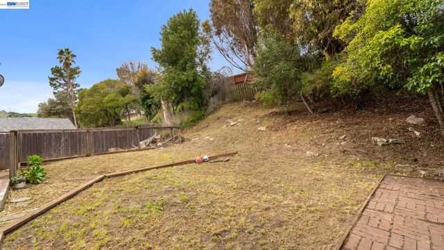 2457 Ramona St, Pinole, CA 94564