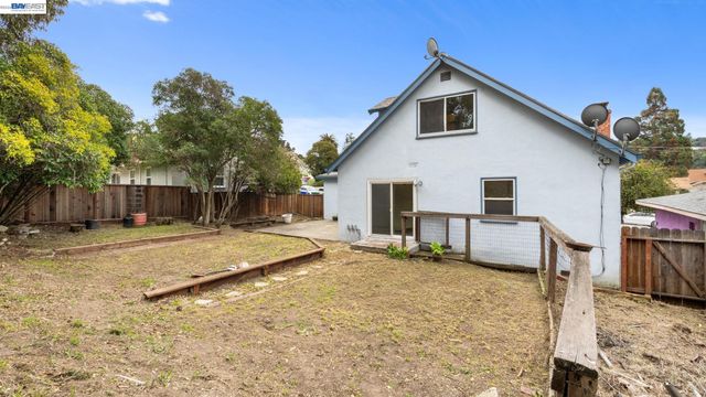 2457 Ramona St, Pinole, CA 94564