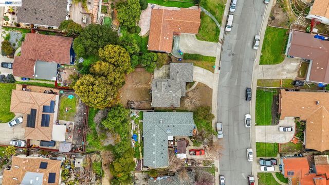 2457 Ramona St, Pinole, CA 94564