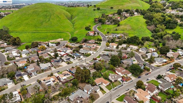 2457 Ramona St, Pinole, CA 94564