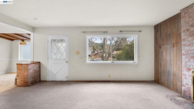 2457 Ramona St, Pinole, CA 94564