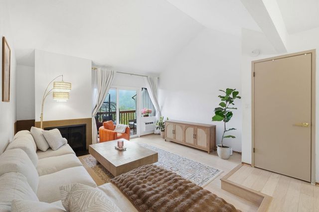 1956 Ascot Dr, Moraga, CA 94556