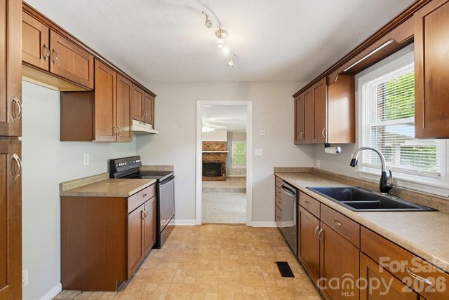 6517 Riverine Drive, Charlotte, NC 28216