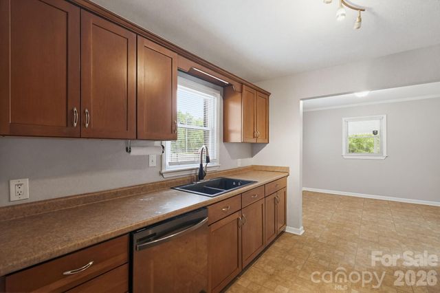 6517 Riverine Drive, Charlotte, NC 28216