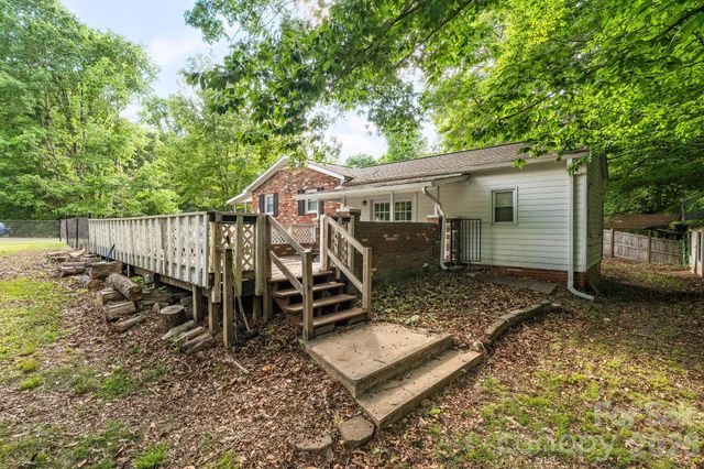 6517 Riverine Drive, Charlotte, NC 28216