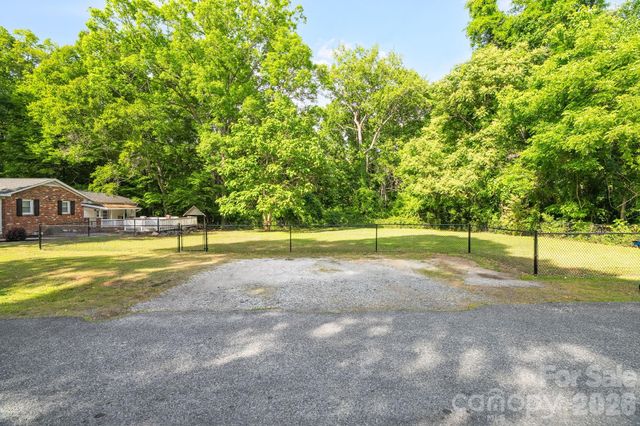 6517 Riverine Drive, Charlotte, NC 28216
