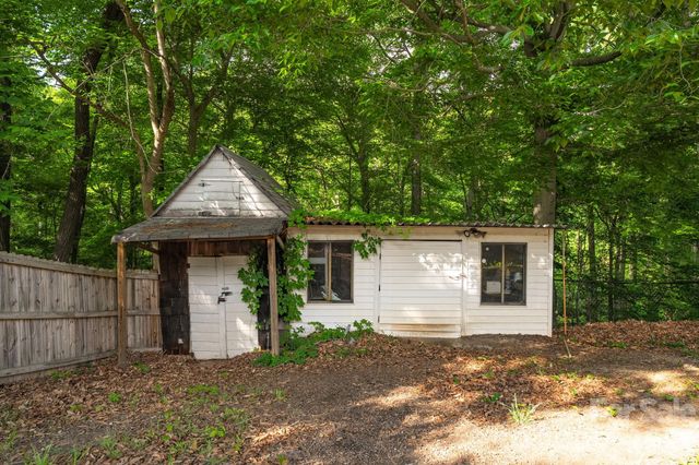 6517 Riverine Drive, Charlotte, NC 28216