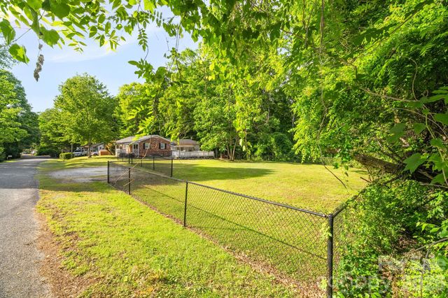 6517 Riverine Drive, Charlotte, NC 28216