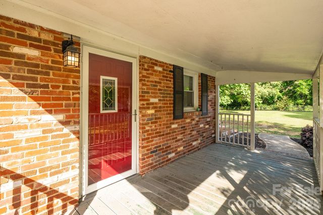 6517 Riverine Drive, Charlotte, NC 28216