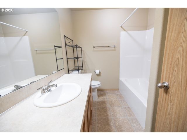 2047 Se HUCKLEBERRY Ave, Warrenton, OR 97146